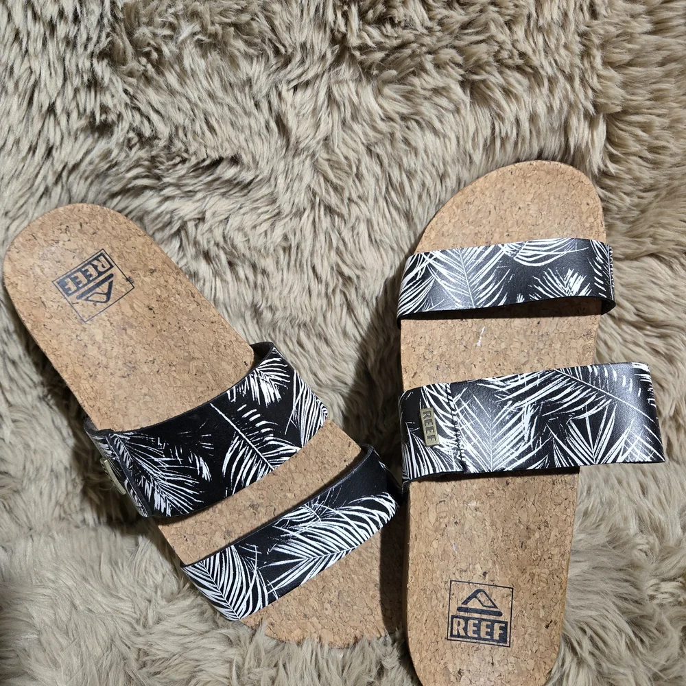 Reef Vegan Black and White Slider Sandals Tropical Print - Picture 7 of 7